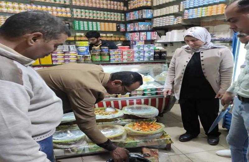 إعدام منتجات غذائية غير صالحة للاستهلاك الآدمي في الدقهلية