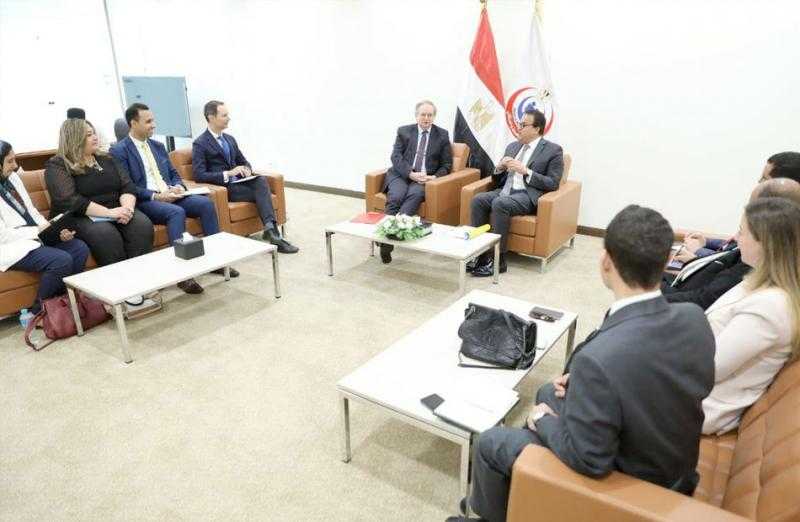 وزير الصحة يبحث مع سفير الاتحاد الأوروبي إنتاج وتصدير اللقاحات والتوسع في المنشآت الخضراء