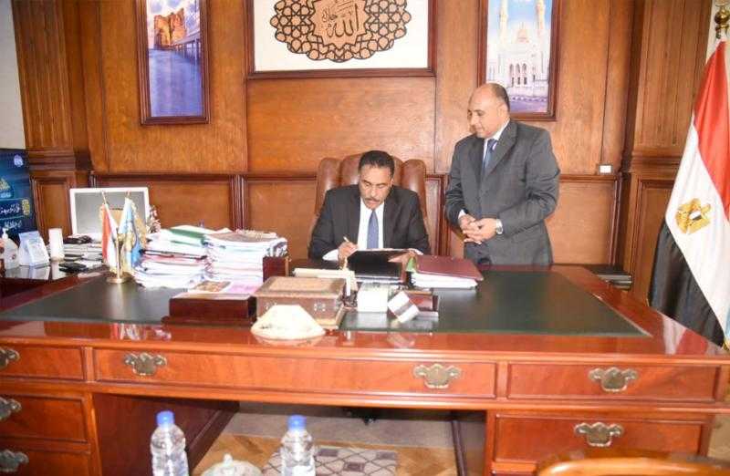 محافظ مطروح يعتمد نتيجة امتحانات الشهادة الإعدادية| صور