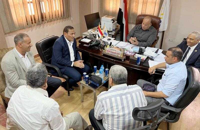 رئيس حي مصر القديمة يبحث احتياجات المواطنين مع مؤسسات المجتمع المدني