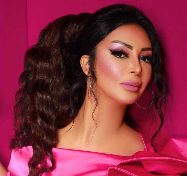 شاهيناز تلمح لإمكانية ارتدائها الحجاب مجددا