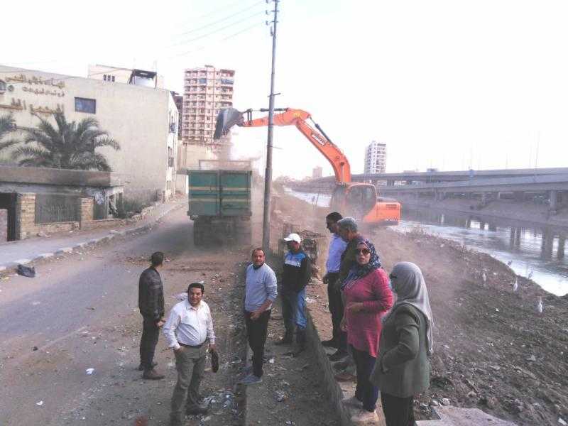 استمرار حملة رفع المخلفات الصلبة والأتربة بشوارع الدقهلية