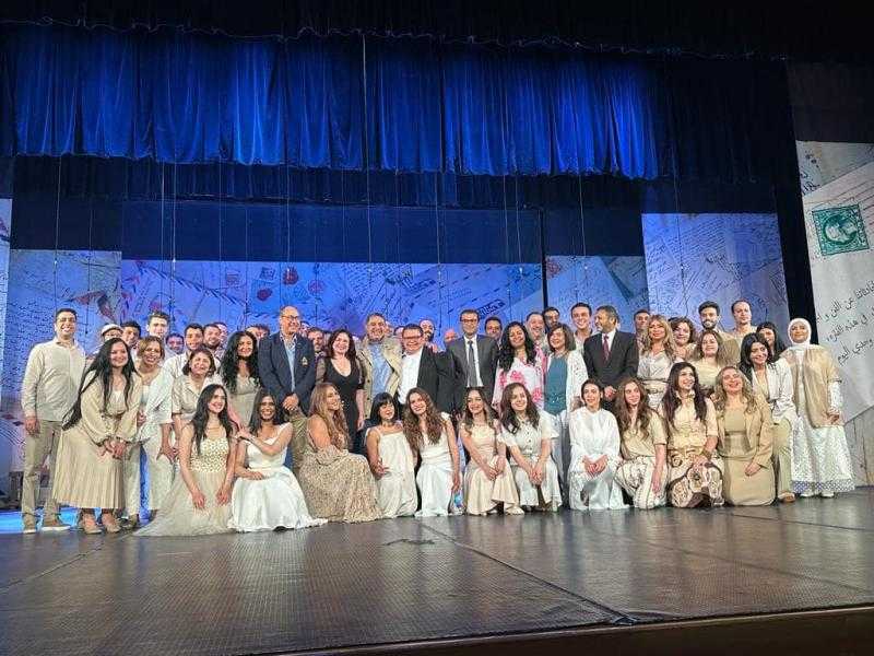 إلهام شاهين تشيد بالعرض المسرحي بوسطة: برافو.. أحييكم جميعا