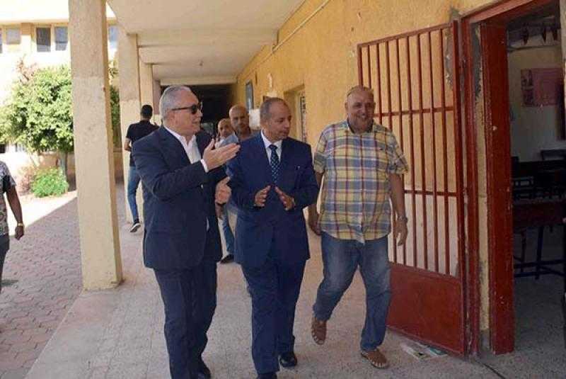 محافظ قنا يتفقد لجان امتحانات الثانوية العامة | صور
