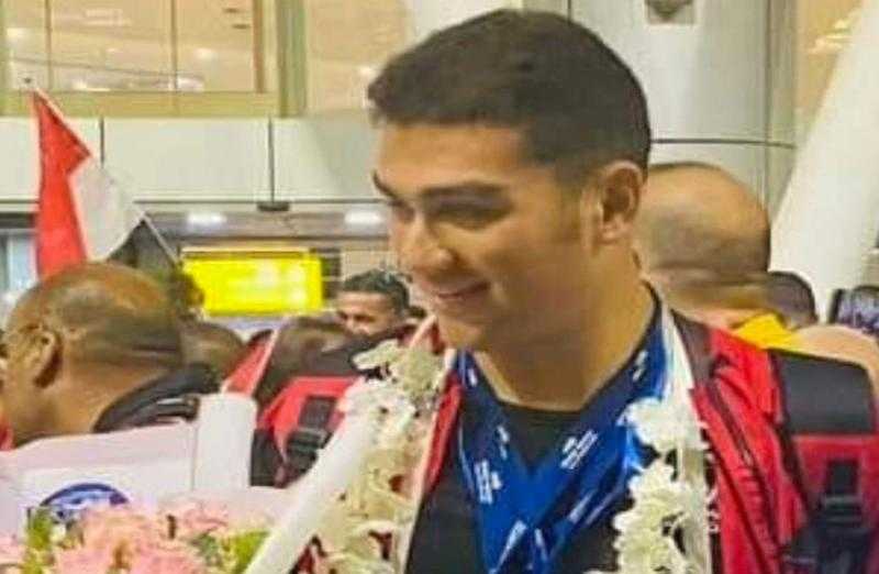 محافظ بورسعيد يهنئ اللاعب عمر الدسوقي لحصوله على ذهبيتين بدورة الألعاب للإعاقات الذهنية