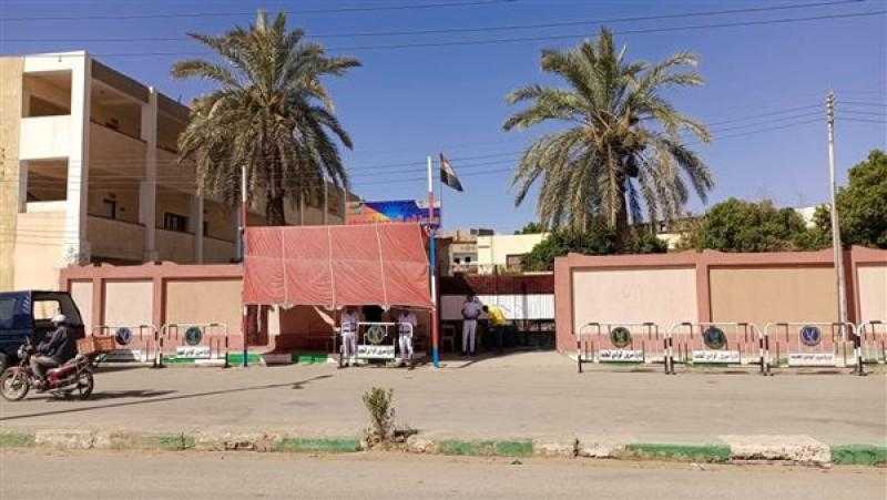 هدوء وانتظام في لجان امتحانات الثانوية العامة بالوادي الجديد