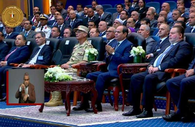 الرئيس السيسي: طريق طابا - النفق محور تجاري مهم لنقل البضائع إلى بورسعيد