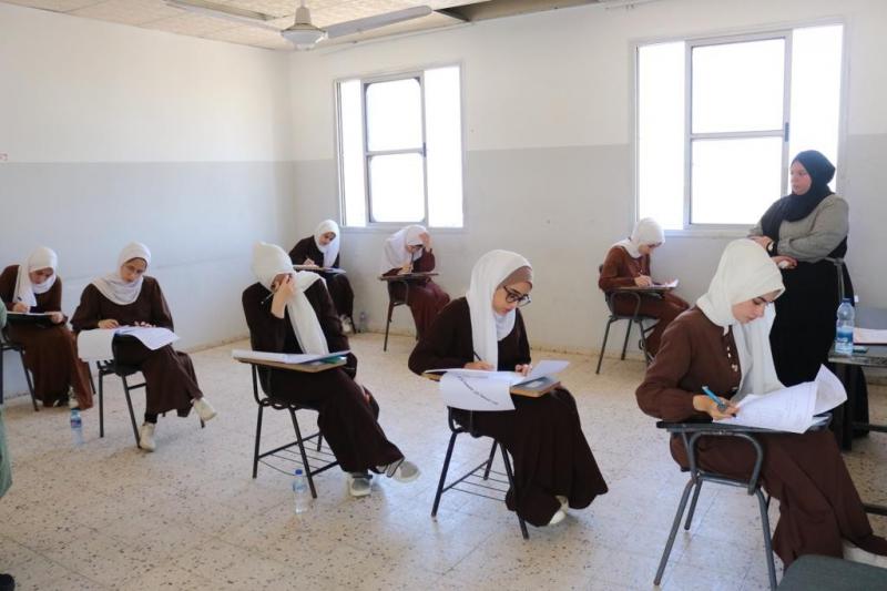 رئيس المنطقة الأزهرية بسوهاج يتابع امتحان التفسير بلجان جرجا