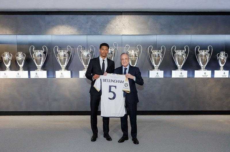بيلينجهام خلال مراسم تقديمه في ريال مدريد: إنه أهم يوم في حياتي