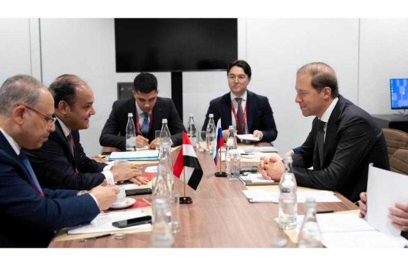 وزير التجارة يبحث مع شركات روسية عاملة في مجالات الشحن فرص التعاون