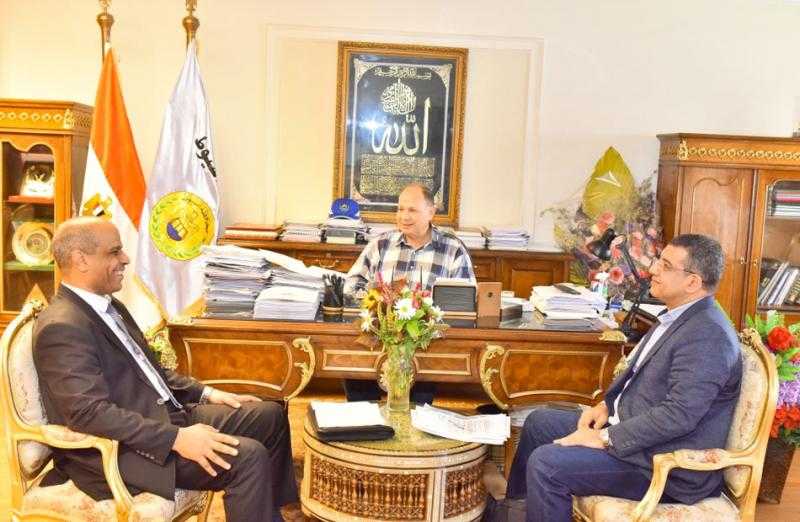محافظ أسيوط يوجه بتكثيف الدورات التدريبية في مجال التحول الرقمي ومكافحة الفساد