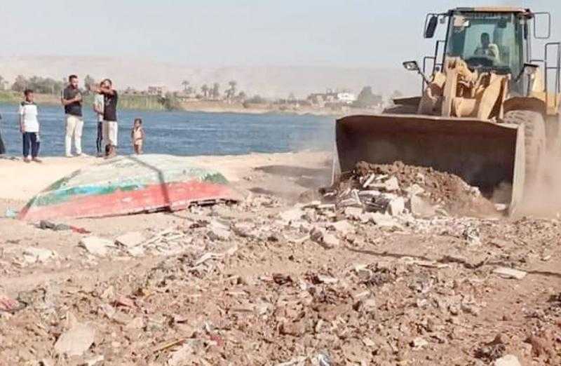 حملة نظافة مكبرة لشارع البحر في مدينة المنشأة بسوهاج |صور