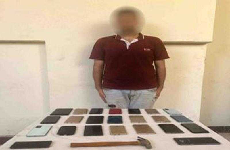 بحوزته 23 هاتفًا.. ضبط لص الهواتف المحمولة بالموسكي