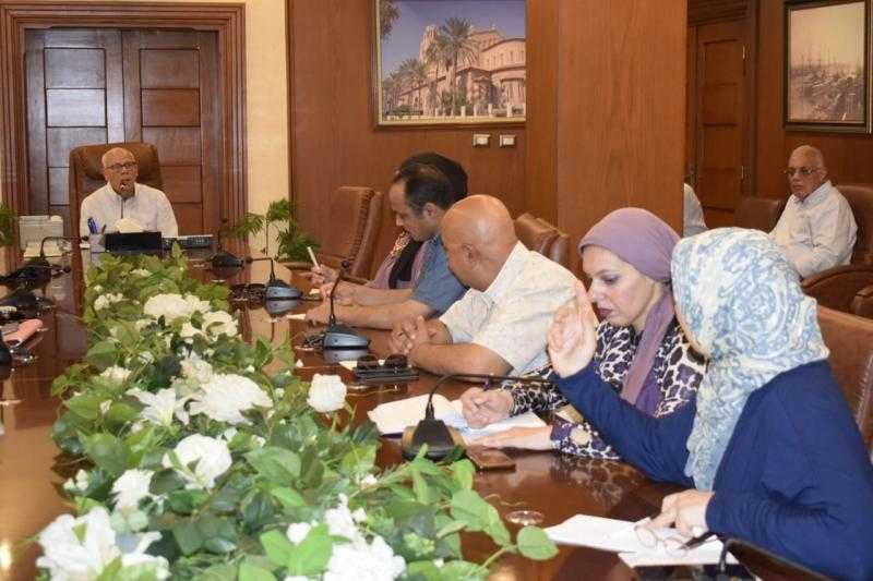 محافظ بورسعيد يوجه برفع كفاءة الشاطئ وتوحيد أسعار الكافتيريات والشماسي