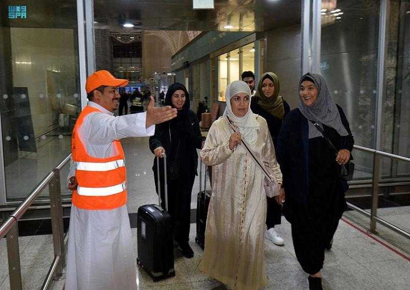 الشؤون الإسلامية تواصل استقبال الحجاج بمطار ”المير محمد بن عبد العزيز” بالمدينة المنورة