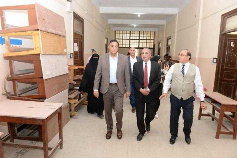 محافظ الدقهلية يتفقد لجان الامتحانات بمدرسة الثانوية بنات بالمختلط |صور