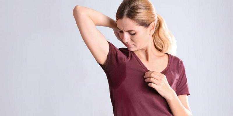 طبيب يكشف أسباب فرط التعرق وطرق العلاج