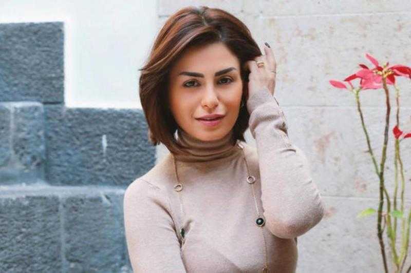 منة فضالي تطلب من جمهورها الدعاء لوالدتها بعد دخولها للعناية المركزة