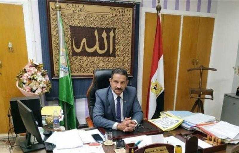 مدير تعليم الجيزة يوجه بالالتزام بالسعر الاسترشادي للزي المدرسي