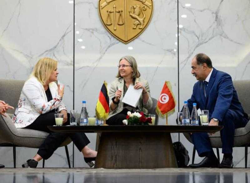 وزيرة الداخلية الألمانية تجري محادثات في تونس حول الهجرة