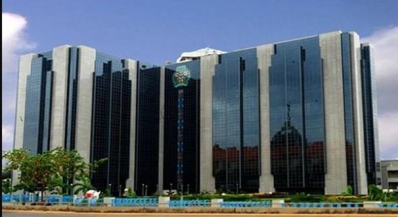 البنك المركزي النيجيري يرفع القيود على الودائع المصرفية بالدولار لتعزيز السيولة