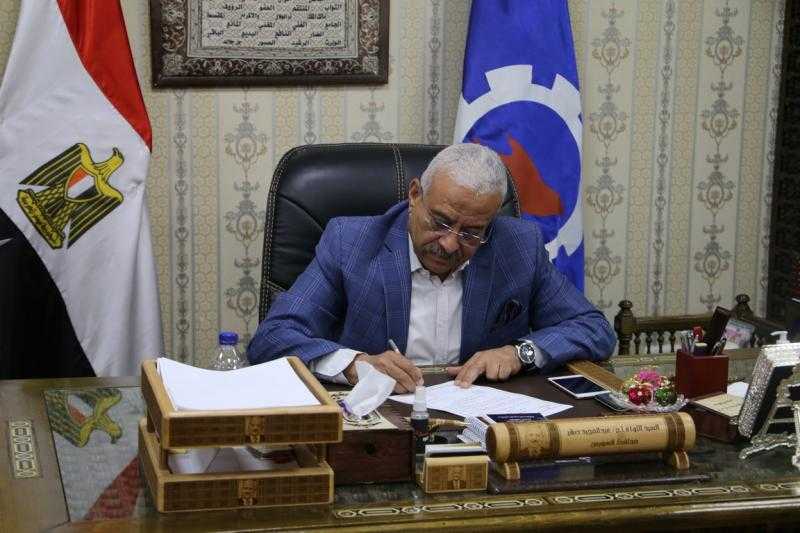 محافظ السويس يعتمد تنسيق القبول بالمدارس الثانوية العامة والفنية