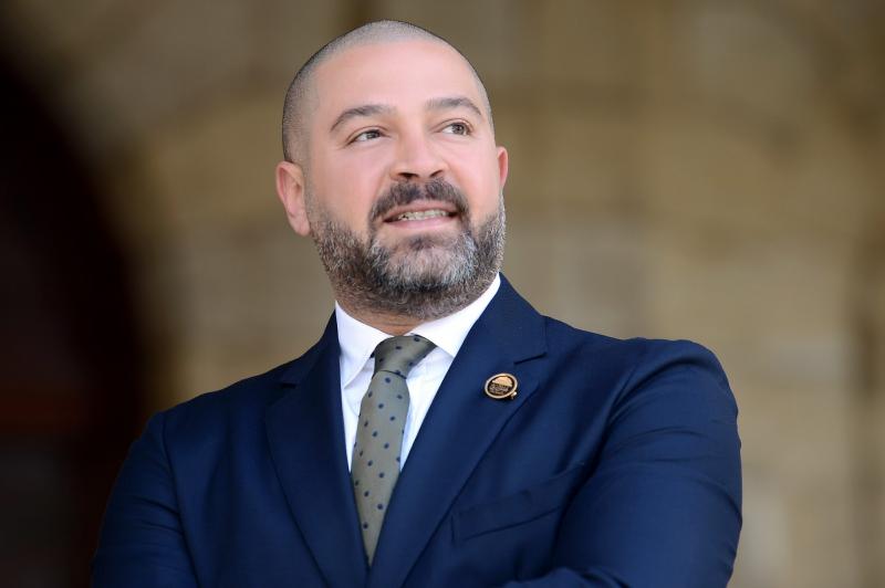 خط أحمر