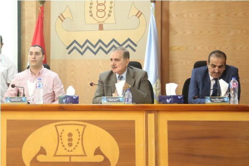 محافظ كفر الشيخ يبحث معايير تنفيذ مشروعات الخطة الاستثمارية الجديدة
