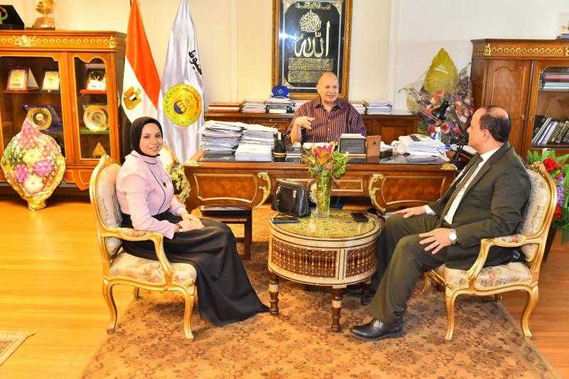 محافظ أسيوط يلتقي مدير مدرسة النيل المصرية الدولية ويعلن دعمه للعملية التعليمية والأنشطة المدرسية