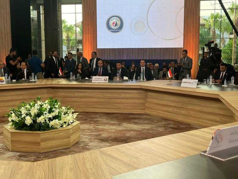 انطلاق المرحلة الأولى من أكبر ملتقى سياسي بمشاركة 42 حزبا