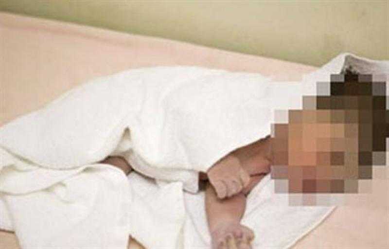 التحقيق في العثور على جثة رضيع أمام حضانة بمدينة الشروق