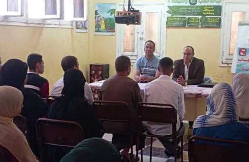 ندوة تثقيفية عن سوق العمل في مركز شباب طما بسوهاج