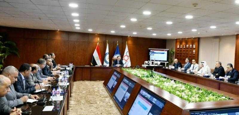وزير البترول يترأس الاجتماع الأول للجنة العليا لمتابعة منظومة تداول وتوزيع المنتجات البترولية