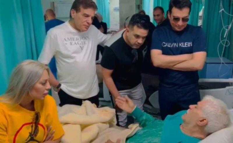 إيهاب توفيق ومي حلمي في زيارة لطارق النهري بعد تحسن حالته الصحية | صور