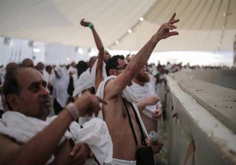 السعودية: حجاج بيت الله الحرام يرمون جمرة العقبة