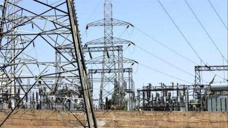 أستاذ اقتصاد: مصر تحولت من ظلام دامس إلى مركزا لتداول الطاقة بعد 30 يونيو