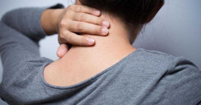 6 عادات خاطئة تسبب تيبس الرقبة احذرها