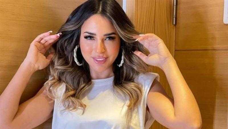 ساندي تفاجئ معجبيها بمشاهدة فيلمها ”تاج” في أحد السينمات بالتجمع الخامس