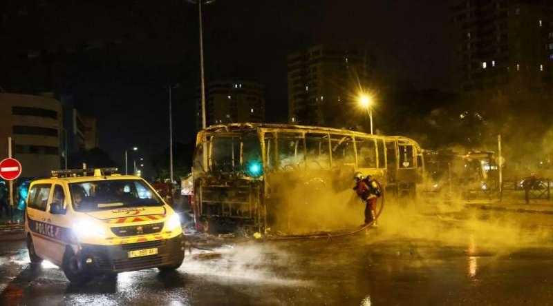 هدوء نسبي في ”الشانزليزيه”.. والقبض على 80 شخصا في باريس