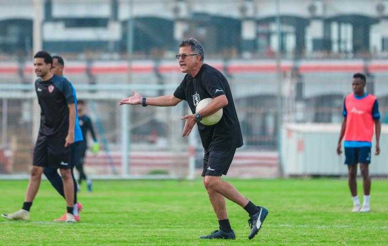 جلسة تحفيزية للاعبي الزمالك قبل لقاء المقاولون في كأس مصر