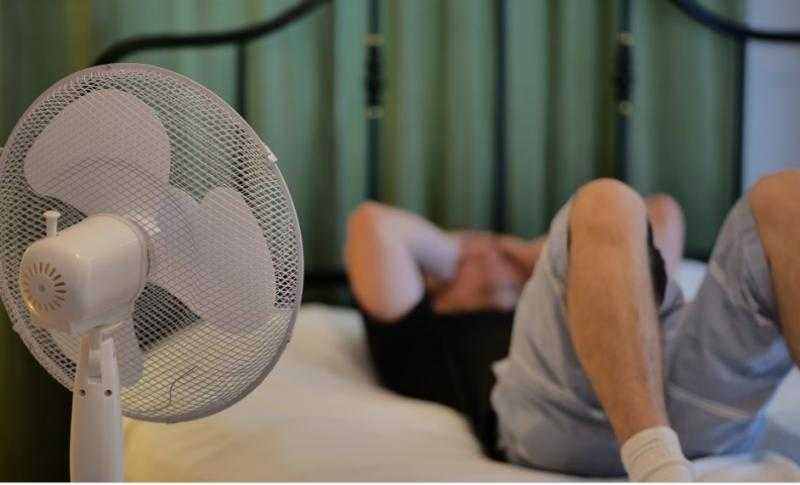 احذر منها.. 4 مشكلات صحية تسببها المرواح الكهربائية ليلًا