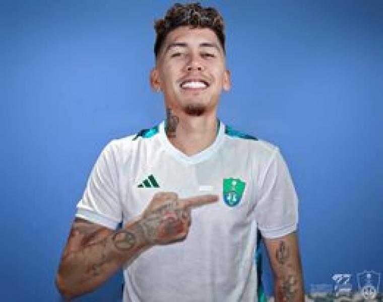 رسميا.. أهلي جدة يعلن تعاقده مع فيرمينيو