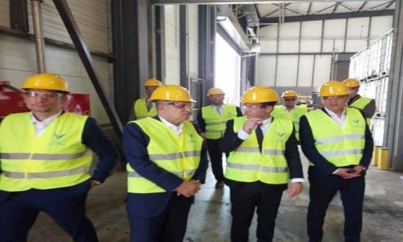 رئيس قناة السويس يتفقد مصنع «آنتيبوليوشن» العالمية لإعادة تدوير المخلفات الصلبة والسائلة باليونان