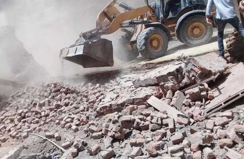 محافظ أسيوط: إزالة 5 حالات تعدٍ وبناء مخالف في حي شرق والقوصية وأبوتيج