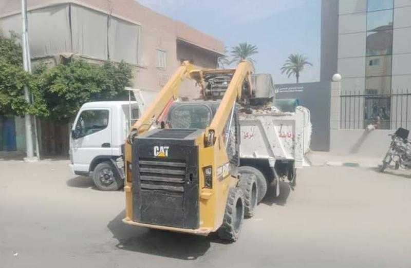 رفع 80 طن قمامة ومخلفات من مركز جهينة