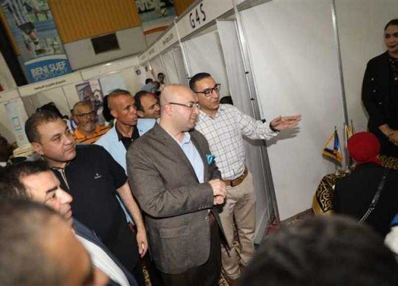 محافظ بني سويف يتفقد فعاليات الملتقى التوظيفي لمؤسسة حياة كريمة