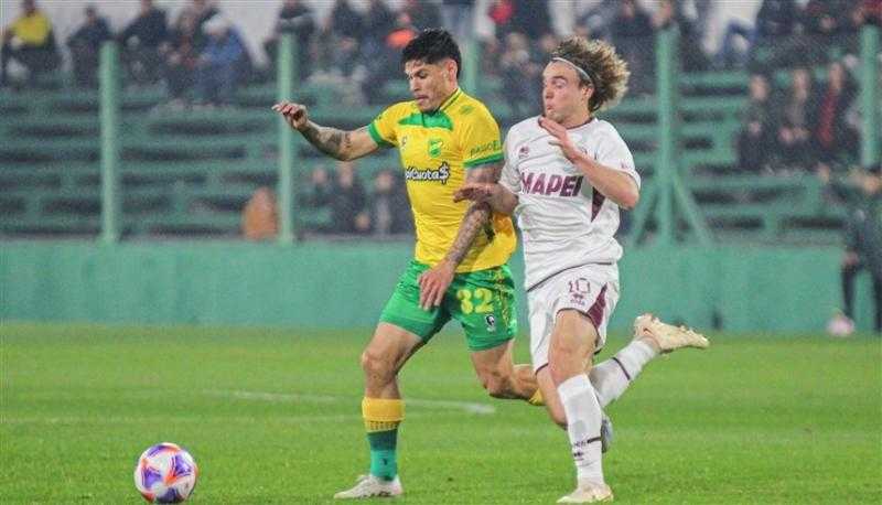 ديفينسا خوستيكا ينجو من الهزيمة أمام لانوس في الدوري الأرجنتيني