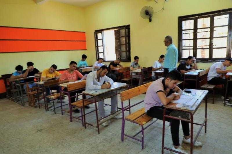 اللجان الامتحانية بالقاهرة تستقبل طلاب الثانوية العامة لأداء امتحان الديناميكا