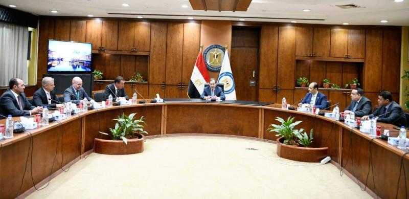الملا يبحث التعاون المشترك مع شركة كاتربيلر إنك العالمية في مجال البترول والغاز
