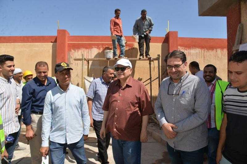 محافظ أسيوط يتفقد مشروع محطتي صرف صحي قريتي بصرة ودير بصرة| صور